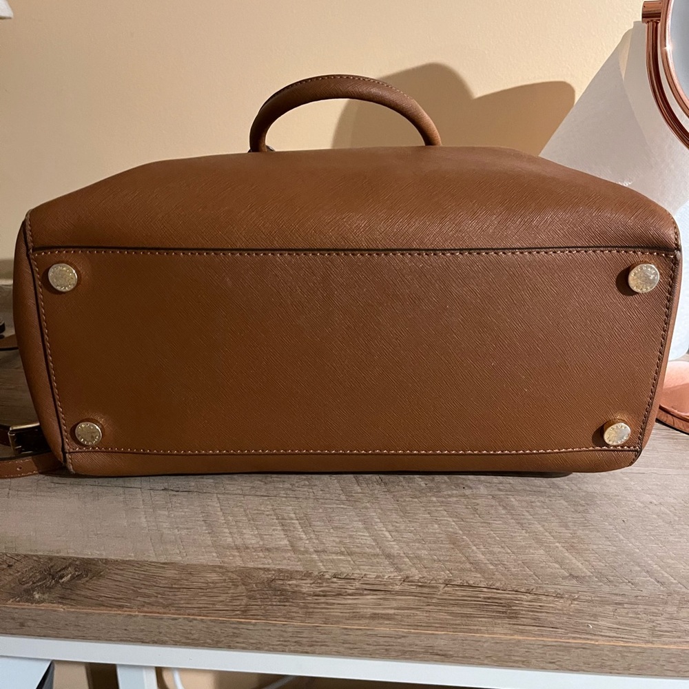 Michael Kors Handbag. Comes w duster